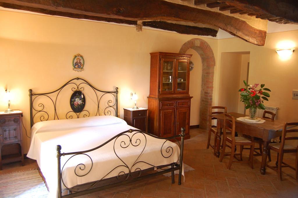 Agriturismo Casagrande Montepulciano Stazione Habitación foto